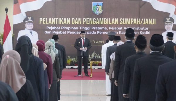 Lantik Pejabat Tinggi, Bupati Kediri Ingatkan Sense of Crisis Seluruh Sektoral