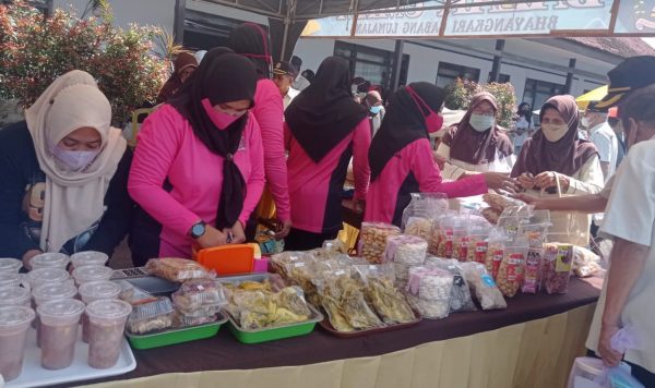 Perkenalkan Produk Lokal, Bhayangkari Lumajang Adakan Bazar UMKM Ramadan