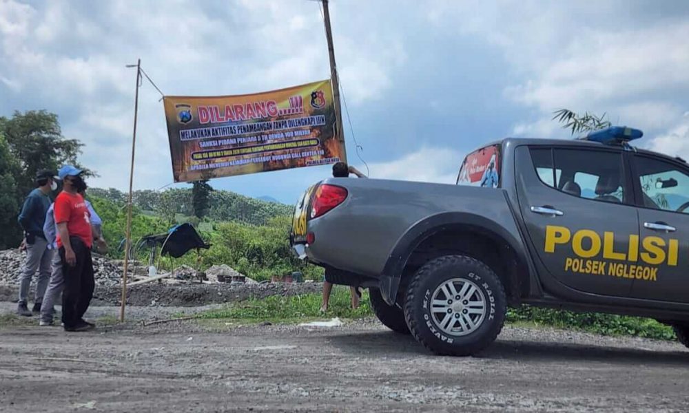 Sidak Tambang Pasir Kali Bladak, Anggota Polres Blitar Kota Temukan Alat Berat Tak Beroperasi