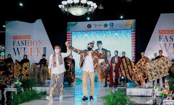 Hadiri Fashion Weekend, Menparekraf dan Bupati Pamekasan Berharap Ekonomi Bangkit