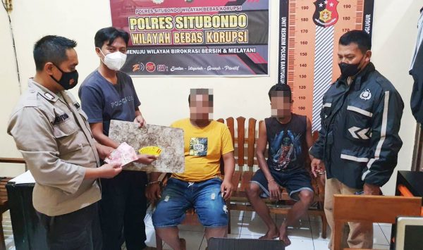 Petugas Polsek Banyuglugur Situbondo Gerebek Arena Judi Kartu