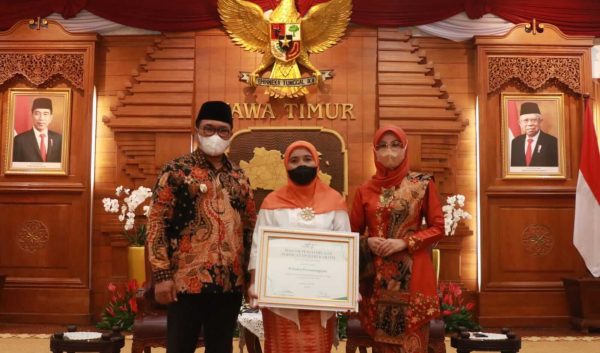Peringatan Hari Kartini, Wawali Kota Malang Apresiasi dan Beri Penghargaan IRT Peduli Lingkungan