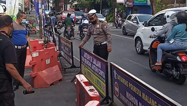 Timbulkan Kemacetan, Jembatan Tunggulmas Kota Malang Ditutup dengan Besi