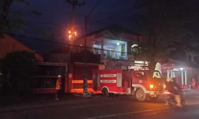 Jelang Buka Puasa, Warga Jalan Ahmad Yani Lumajang Dihebohkan dengan Kobaran Api di Tiang Listrik PLN