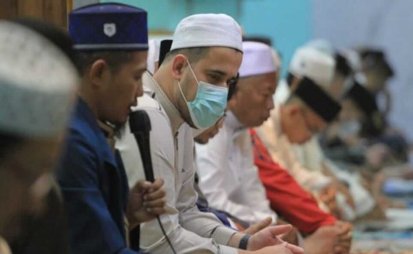 Wali Kota Probolinggo bersama Ribuan Jamaah Salat Idul Fitri Padati Masjid Agung Raudhatul Jannah