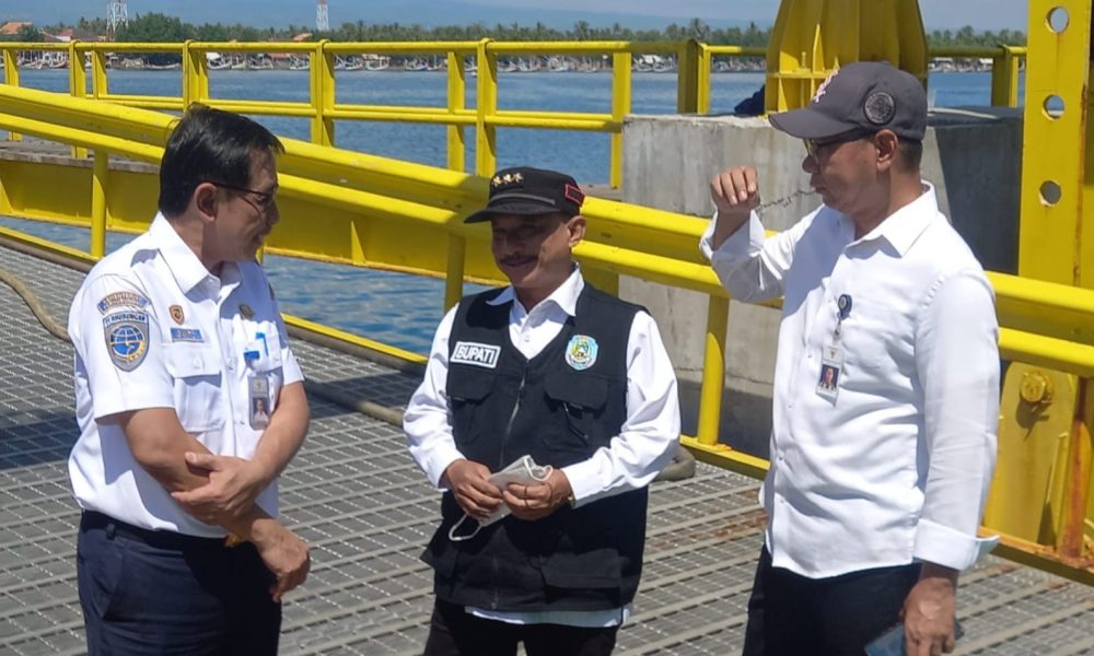 Direktur Sarana Transportasi Jalan bersama Bupati Situbondo Lepas Pelayaran Perdana Rute Pelabuhan Jangkar-Lembar NTB