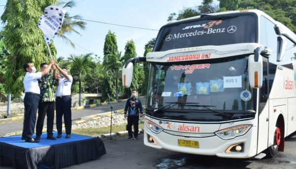 Bupati Yuhronur Berangkatkan Dua Bus Balik Mudik Bareng dari Lamongan ke Jakarta