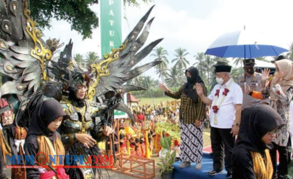 Bupati Malang Berangkatkan Pawai Budaya Bersih Dusun Patuksari Wonosari