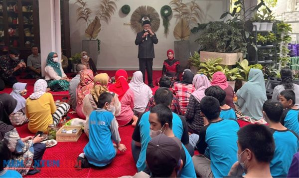 Jelang Peringatan HAN, Wali Kota Malang dan Ketua TP PKK Ajak Anak Disabilitas Keliling Kota Naik Bis Macito