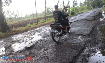 Warga Desa Lombok Kulon Bondowoso Keluhkan Jalan Rusak dan Berlubang