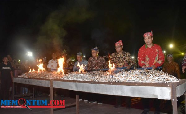 Buka Festival Kopi dan Tembakau Situbondo, Bupati Karna bersama Bea Cukai Jember Musnahkan Rokok Ilegal