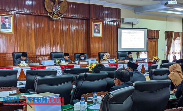 DPRD Trenggalek Paripurna Pandangan Umum Fraksi Atas Raperda APBD 2023