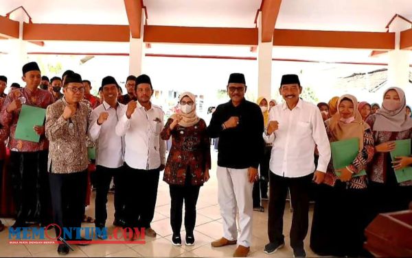 Bupati Blitar Salurkan Bantuan Tambahan Insentif untuk GTT, Madin dan TPQ