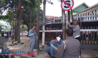 Tertibkan Parkir Liar di Komplek SMAN Tugu, Forum Lalin Kota Malang Pasang Rambu