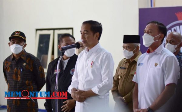 Kedatangan Presiden Jokowi Disambut Poster Usut Tuntas Tragedi Kanjuruhan
