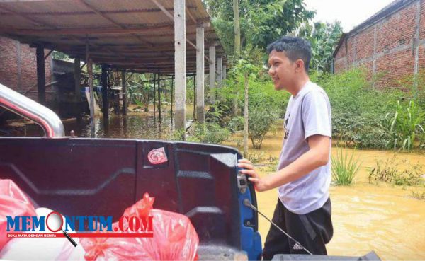 Tinjau Wilayah Terdampak Banjir, Wabup Trenggalek Bantu Distribusi Nasi Bungkus ke Warga dan Pantau Dapur Umum