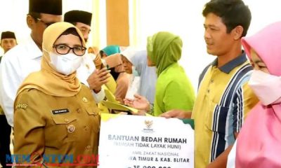 Bupati Rini Syarifah Salurkan Tambahan Insentif Bagi GTT dari Baznas Kabupaten Blitar