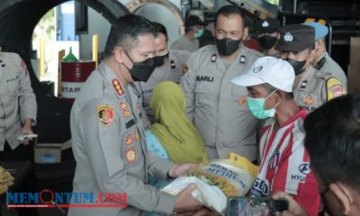 Kapolresta Malang Bagikan BPJS Ketenagakerjaan pada Pemulung TPA Supit Urang