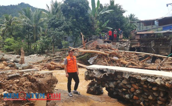 Tinjau Lokasi Banjir, Bupati Trenggalek Tetapkan Status Tanggap Darurat Bencana hingga Akhir Tahun