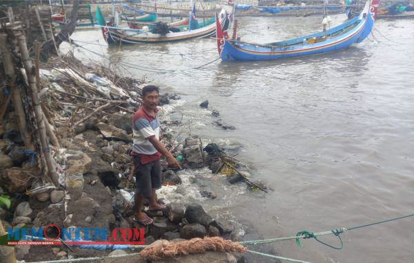 Cuaca Ekstrem Rusak Tangkis Laut dan Rendam Rumah di Desa Semiring Situbondo