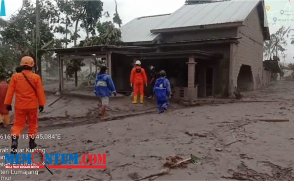 Erupsi Gunung Semeru Naik Level IV, Kantor SAR Surabaya Siagakan 3 Tim Rescue dan Sisir Lokasi