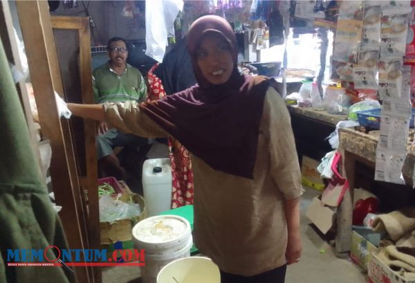 Aksi Pencurian Sembako oleh Emak-emak di Pasar Olean Situbondo Terekam CCTV