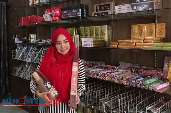 Jelang Imlek, Omzet Penjual Dupa di Kota Malang Belum Naik Signifikan