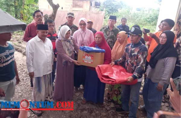 Parah Akibat Tertimpa Pohon, Bupati Situbondo Janjikan Pembangunan Rumah Kembali untuk Korban