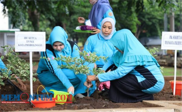 Peringati Hari Gerakan 1 Juta Pohon dan Refleksi 4 Tahun Kepemimpinan Wali Kota Probolinggo, Ketua TP PKK Gelar Penanaman Pohon