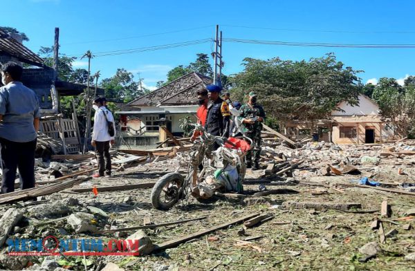 Ledakan Keras Hebohkan Warga Blitar, Satu Rumah Rata dengan Tanah dan 25 Rumah Rusak