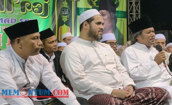 Ribuan Jamaah Padati Pelaksanaan Isra Miraj Pemkot Probolinggo yang Turut Dihadiri Gus Muwafiq