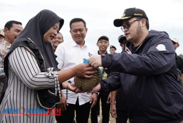Hadiri Acara Dhahar Durian yang Suguhkan 2.023 Durian, Bupati Kediri Minta Agenda Serupa Jadi Even Tahunan