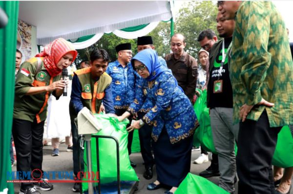 Pemkab Jombang bersama TKN PSL Gelar Pencanangan Gerakan Sedekah Sampah dan SmartCard Beresin Sampah