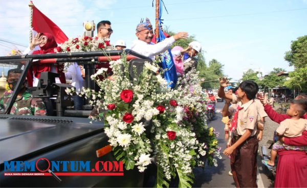 Ribuan Warga Situbondo Antusias Ikuti Prosesi Kirab Piala Adipura yang Dibawa Bupati dan Wabup