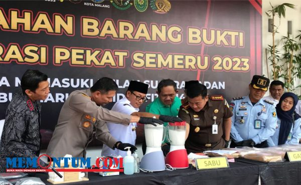 Kapolresta Malang Kota bersama Wali Kota dan Forkopimda Musnahkan BB Hasil Operasi Pekat Semeru 2023