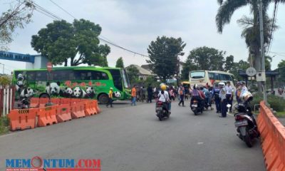 Antisipasi Macet, Dishub Kota Malang Pasang Pembatas Jalan di Pintu Keluar Bus Terminal Arjosari