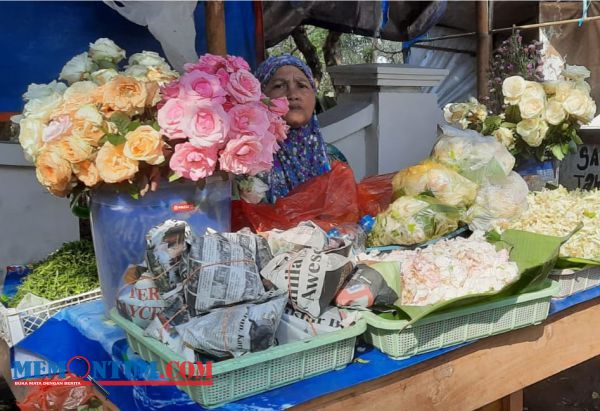 Kenaikan Harga Bunga Tabur TPU di Kota Batu Tak Pengaruhi Animo Penjual Bunga untuk Makam
