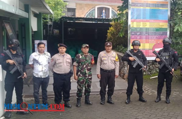 TNI dan Polri Sinergi Pengamanan Jumat Agung Sejumlah Gereja di Kota Malang
