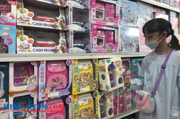 Toko Mainan Murah Tapi Tidak Murahan Sion Toys Kota Batu Kebanjiran Pembeli Selama Lebaran