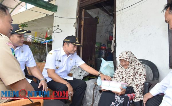 Bupati Yuhronur Serahkan Langsung Sejumlah Program Bantuan Rosela