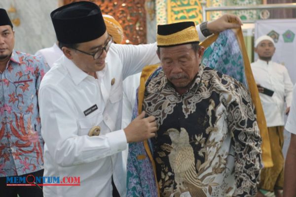 Bupati Baddrut Tamam Lepas Secara Simbolik 1.200 Jamaah Haji Asal Pamekasan