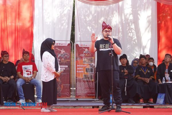 Hormati Lagu Indonesia Raya, Mas Dhito Beri Apresiasi Penonton di Gelaran Seni Jaranan Jawa dan Festival Jawa
