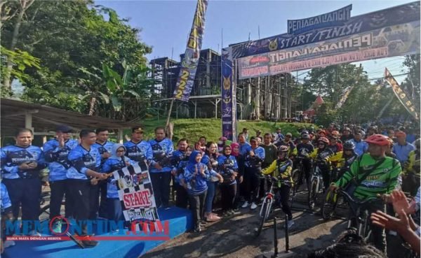 Meriahkan HUT Ke-77 TNI AU, Bupati Jombang Berangkatkan Fun Bike, Jalan Santai serta Old Bike Comunity