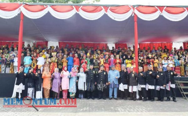 Momen Hardiknas 2023 di Lamongan, Bupati Yuhronur Umumkan Beasiswa Afirmasi untuk Guru